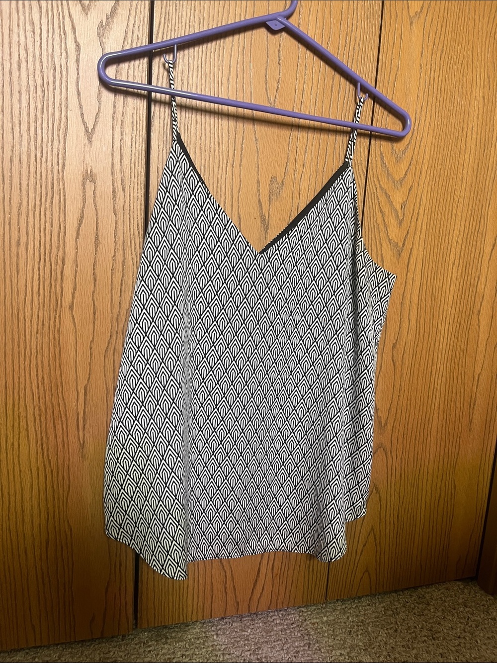Women's Black & White Geometric V-Neck Cami Top